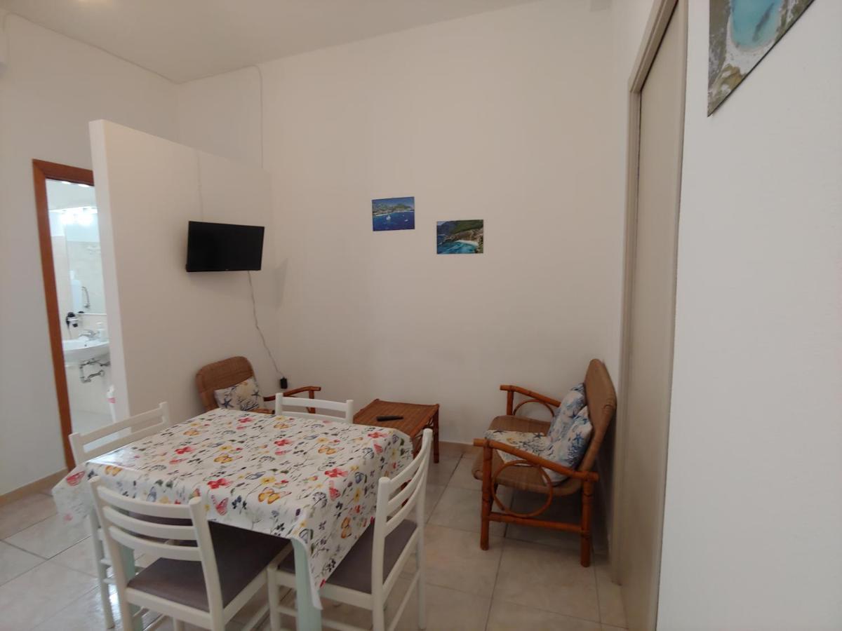 Piccolo Appartamento Al Centro Di Dorgali Esterno foto